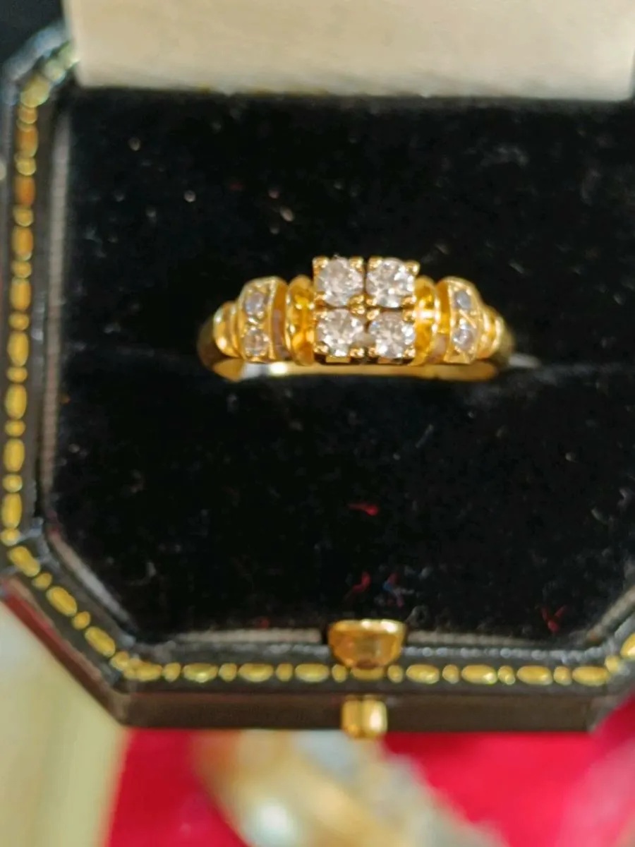 18k Yellow Gold & Zirconia Ring - Image 1