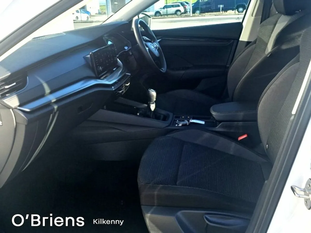 Skoda Octavia AMBITION 2.0 TDI 115 BHP 4DR *1 OWNE - Image 4