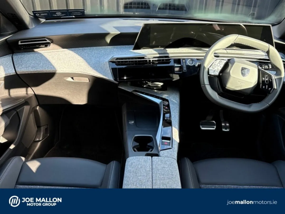 Peugeot 5008 1.2 MHEV 145bhp E-DCS6 Allure - Image 4