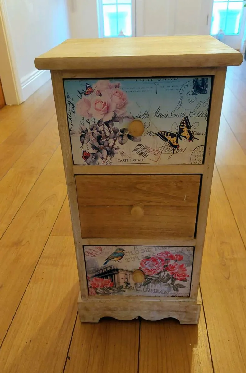 Small chest of drawers - Image 2
