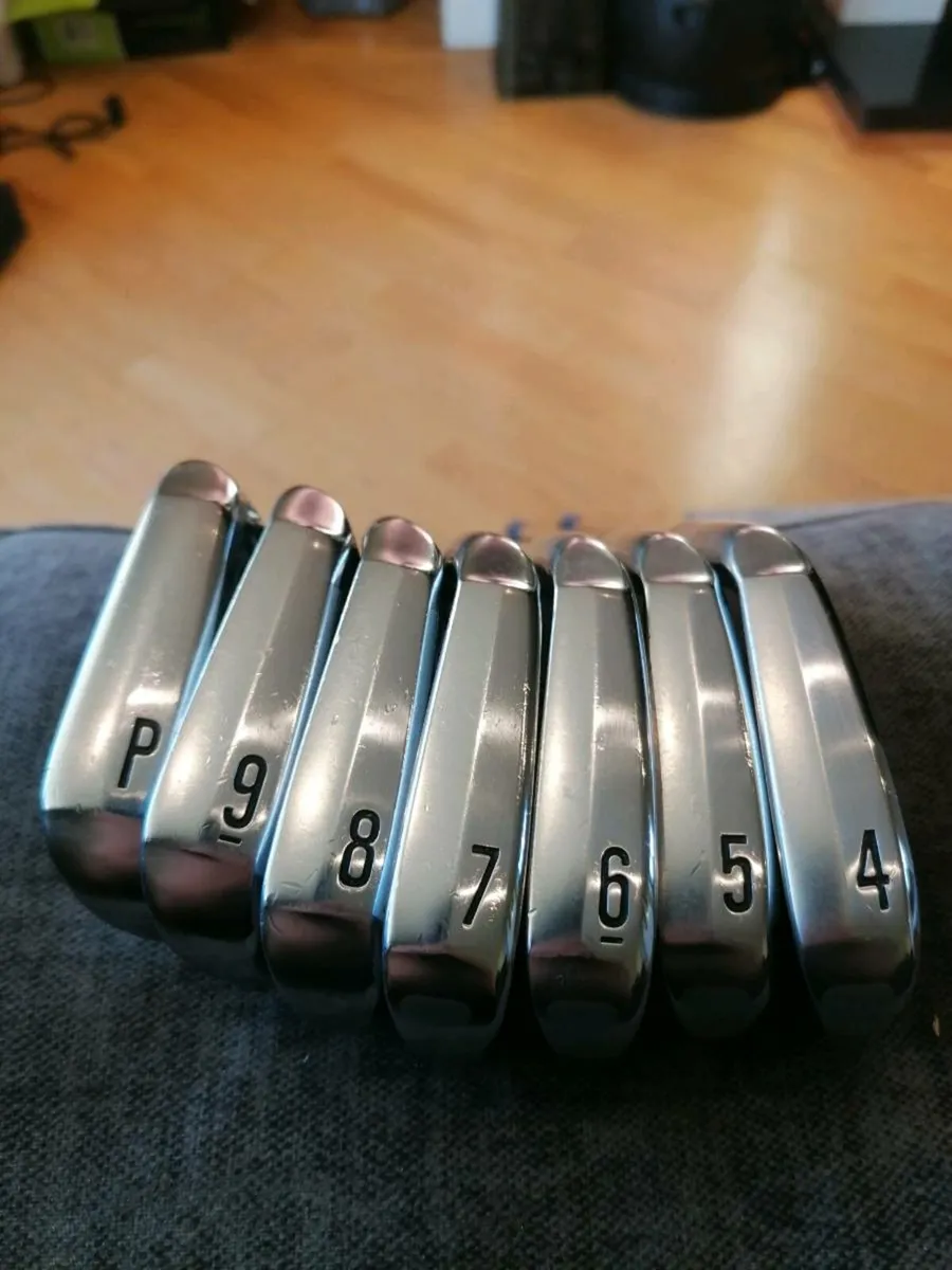 Srixon zx7 golf irons - Image 1