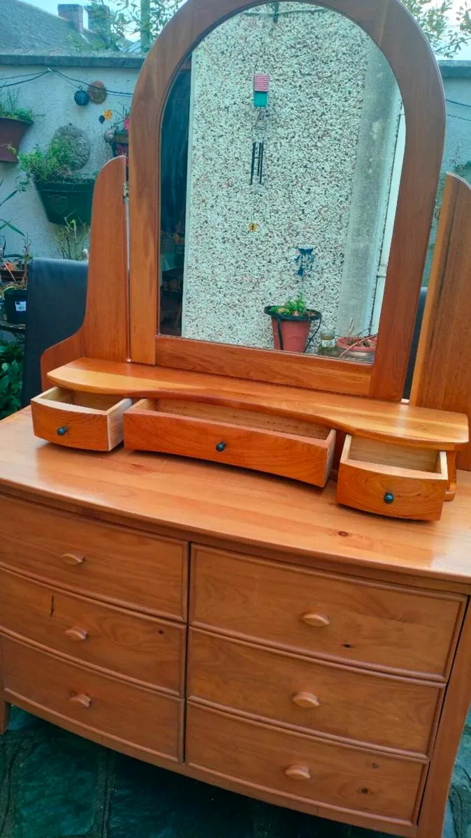 Georgian inspired chest of drawers with vanity mir - Image 3