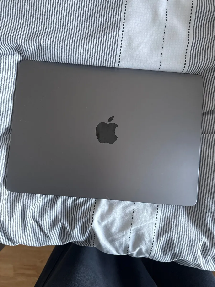 MacBook Air - Image 2