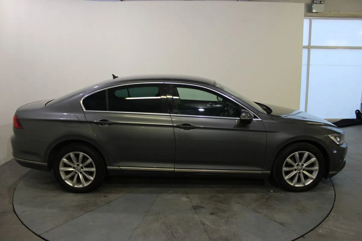 Volkswagen Passat Highline BE 1.6tdi M6F 120HP - Image 3