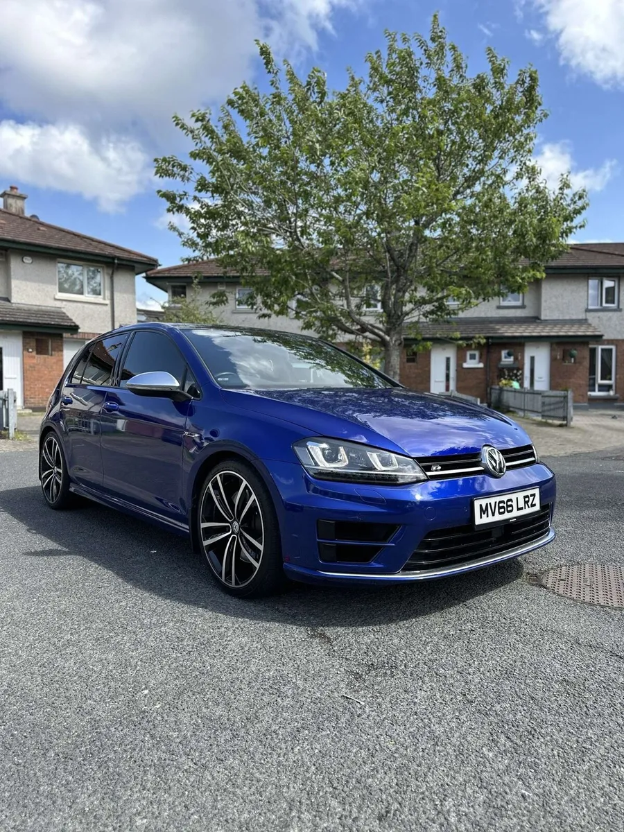 Volkswagen Golf R 300PS DSG LAPIZ BLUE SUNROOF - Image 1