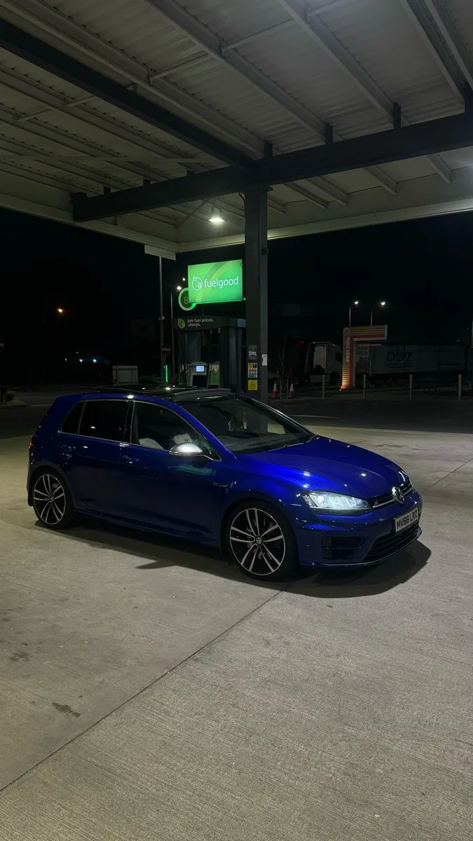 Volkswagen Golf R 300PS DSG LAPIZ BLUE SUNROOF - Image 4