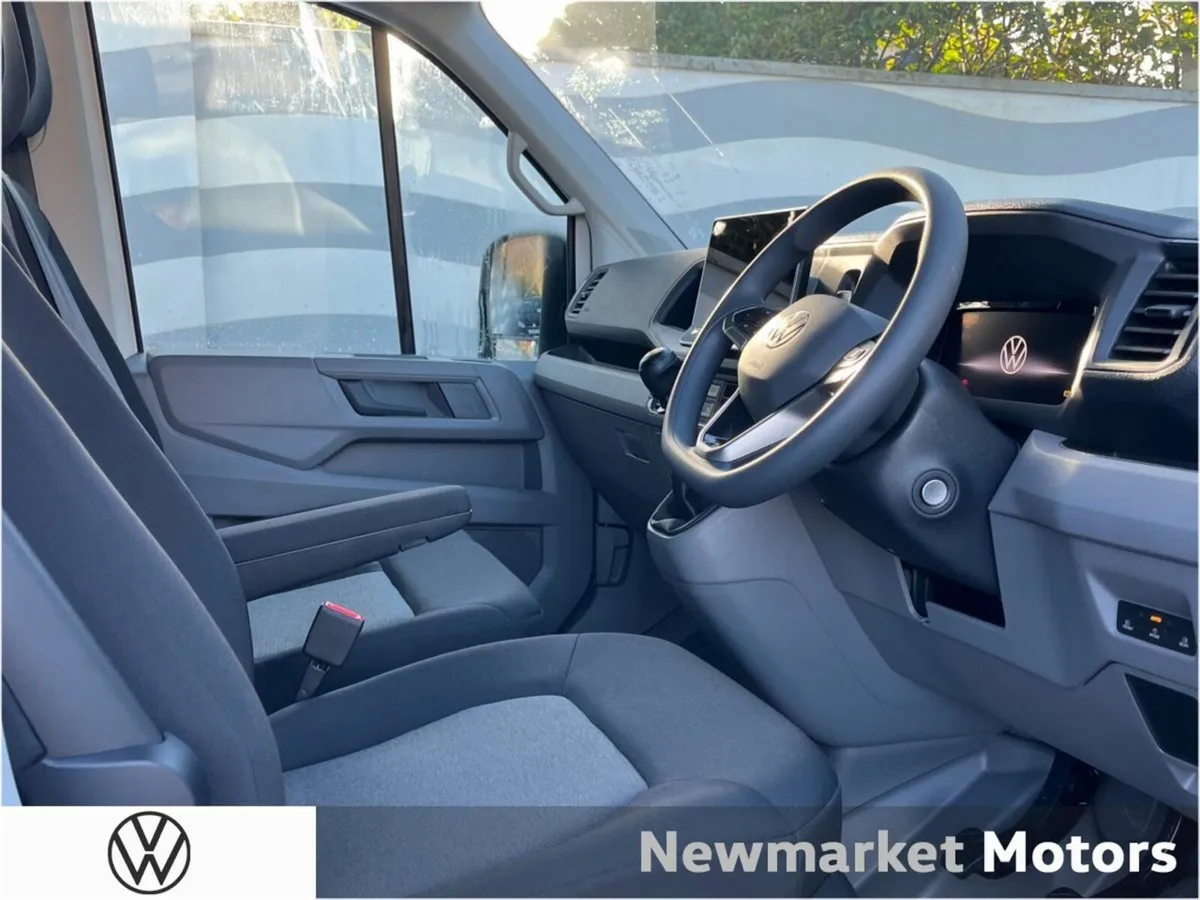 Volkswagen Crafter 30 MEDIUM WHEEL BASE 2.0TDI 140 - Image 2