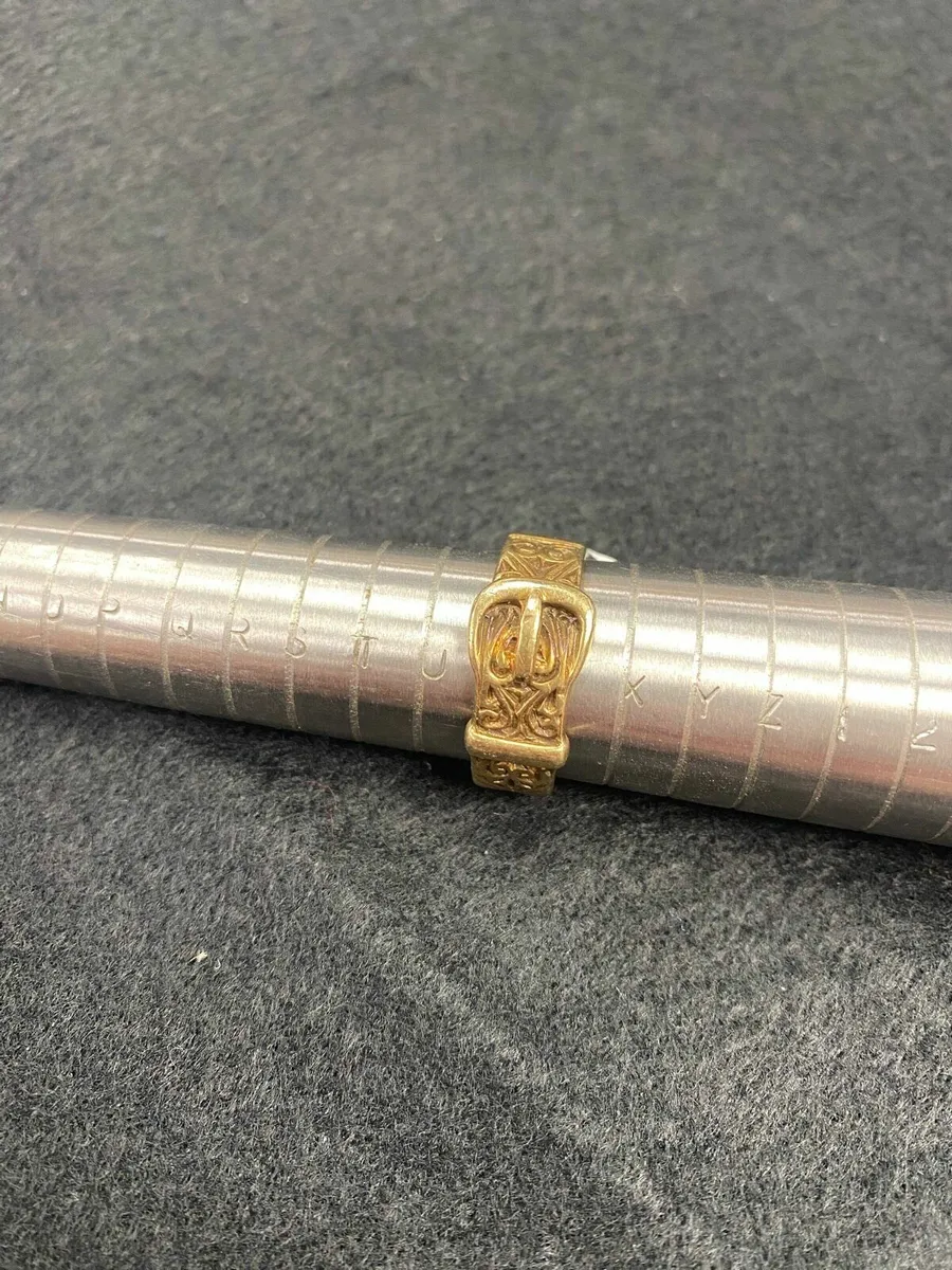 9CT Gold Buckle Ring 9k - Image 3