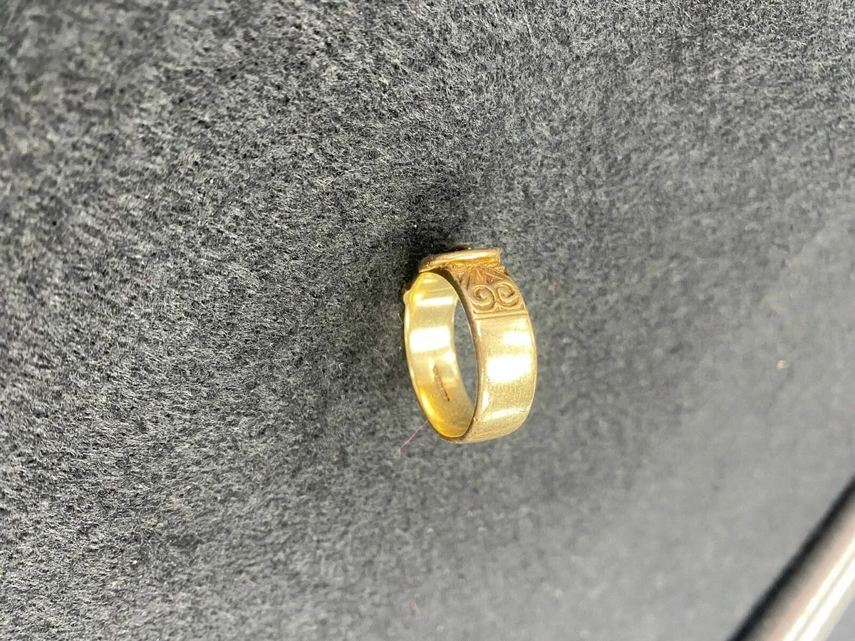 9CT Gold Buckle Ring 9k - Image 4