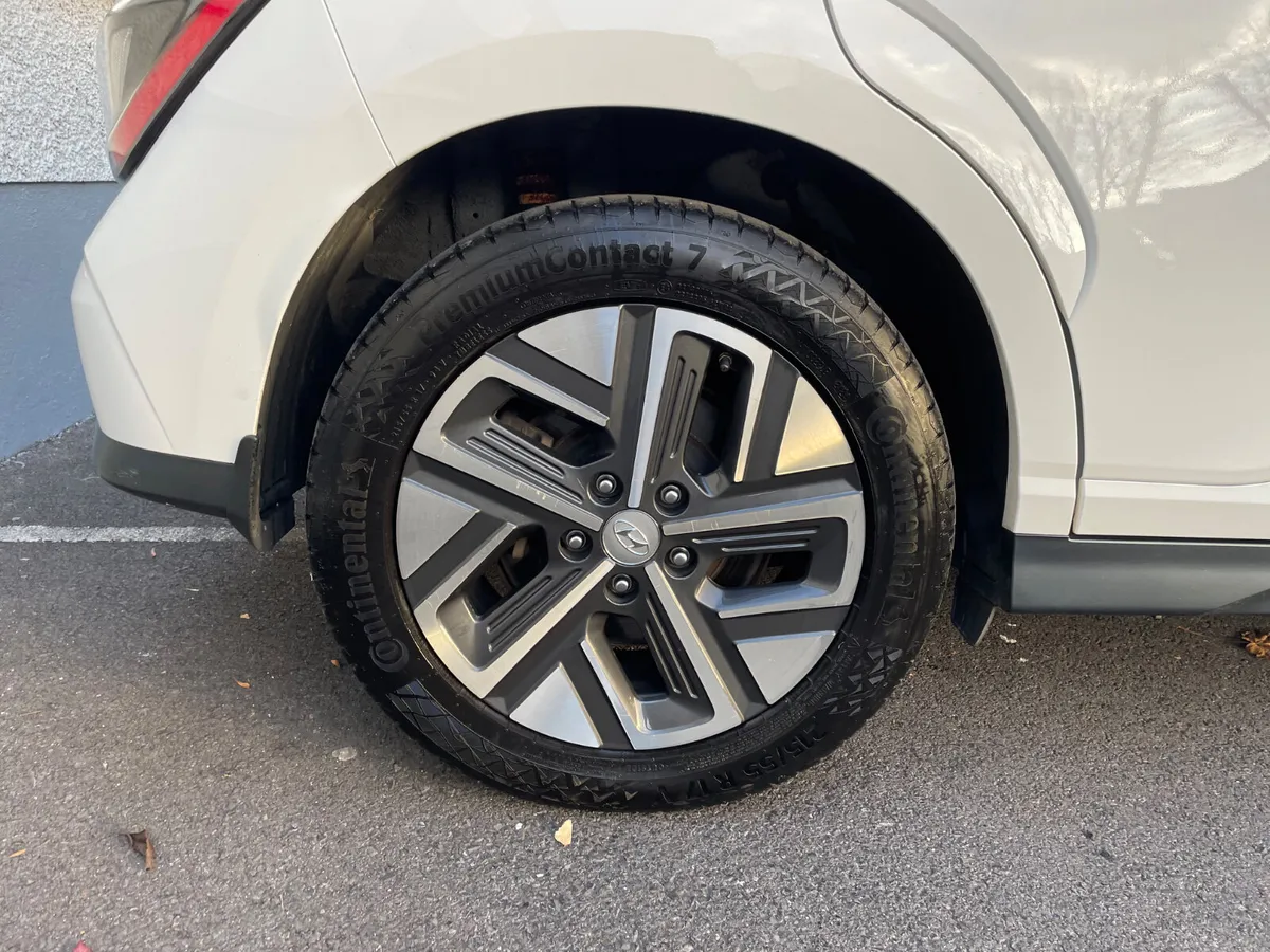 SOH 94.6% HYUNDAI KONA 64KWH PREMIUM SE - FSH - Image 3
