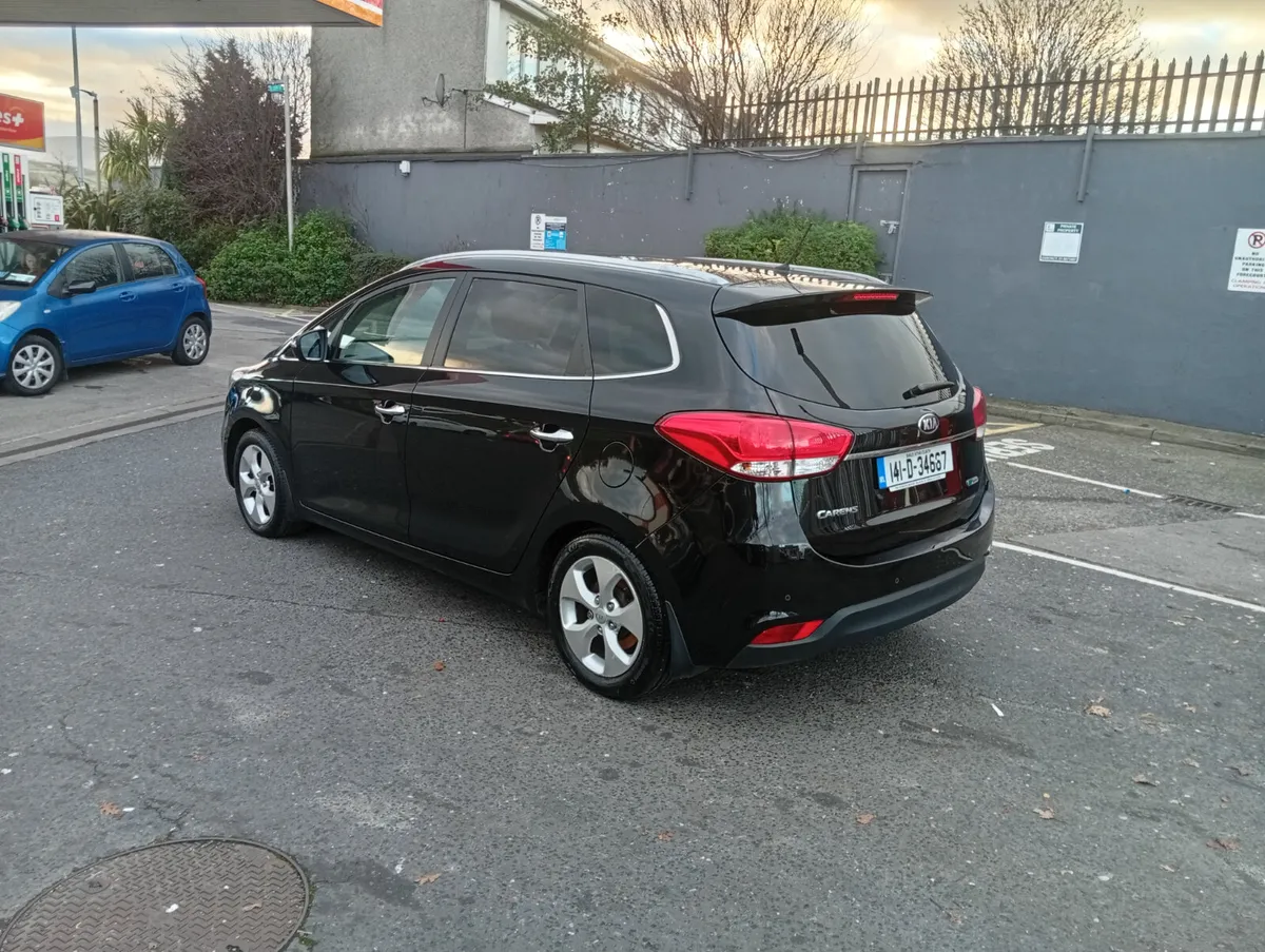 Kia Carens 2014 low mileage - Image 4