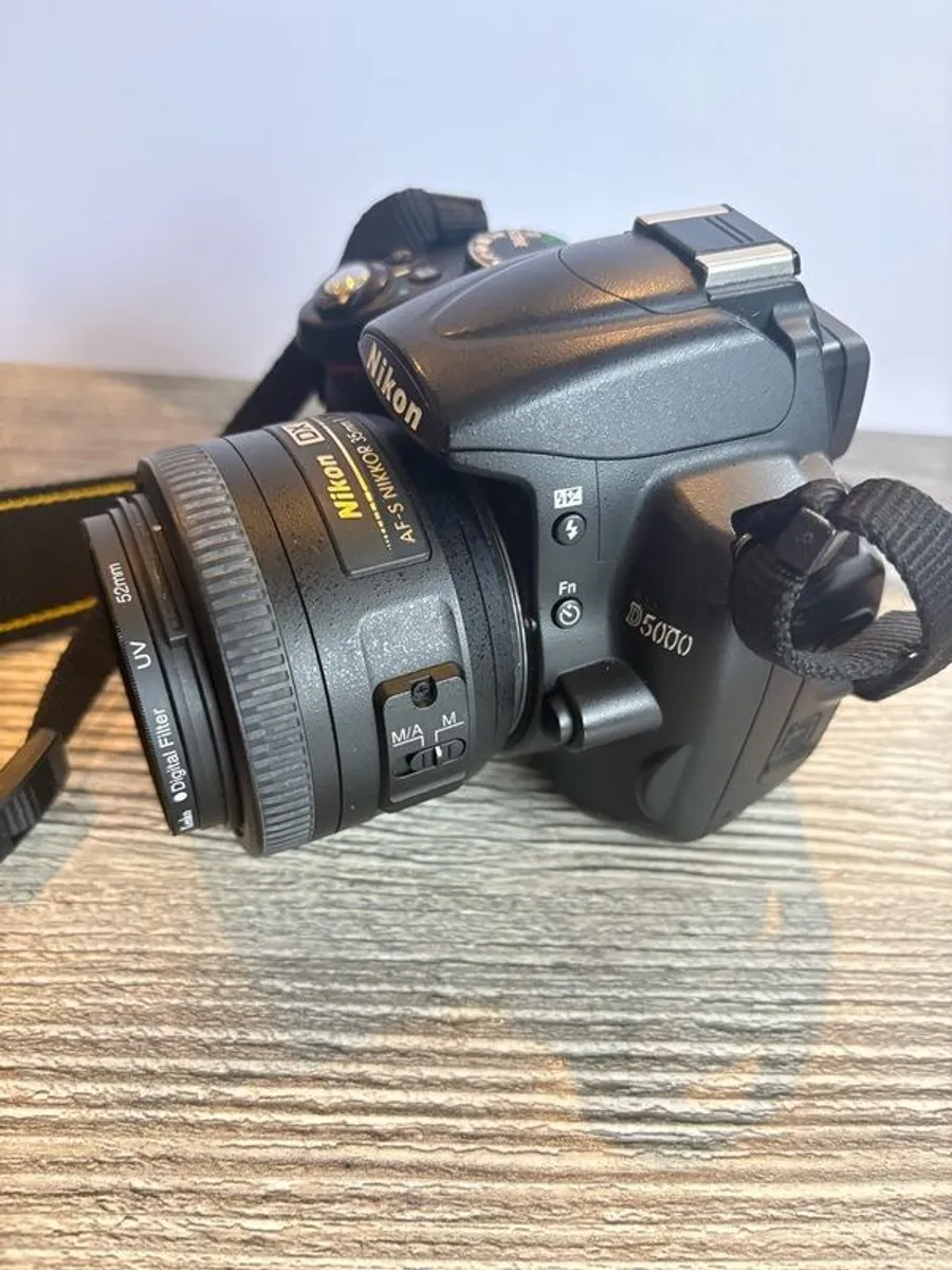 Nikon D5000 and accessories - Image 2