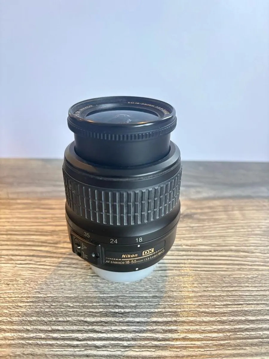 Nikon D5000 and accessories - Image 3