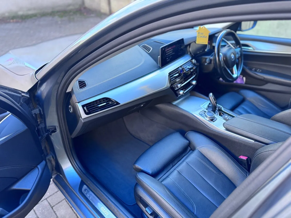 BMW 5-Series 520D - Image 3
