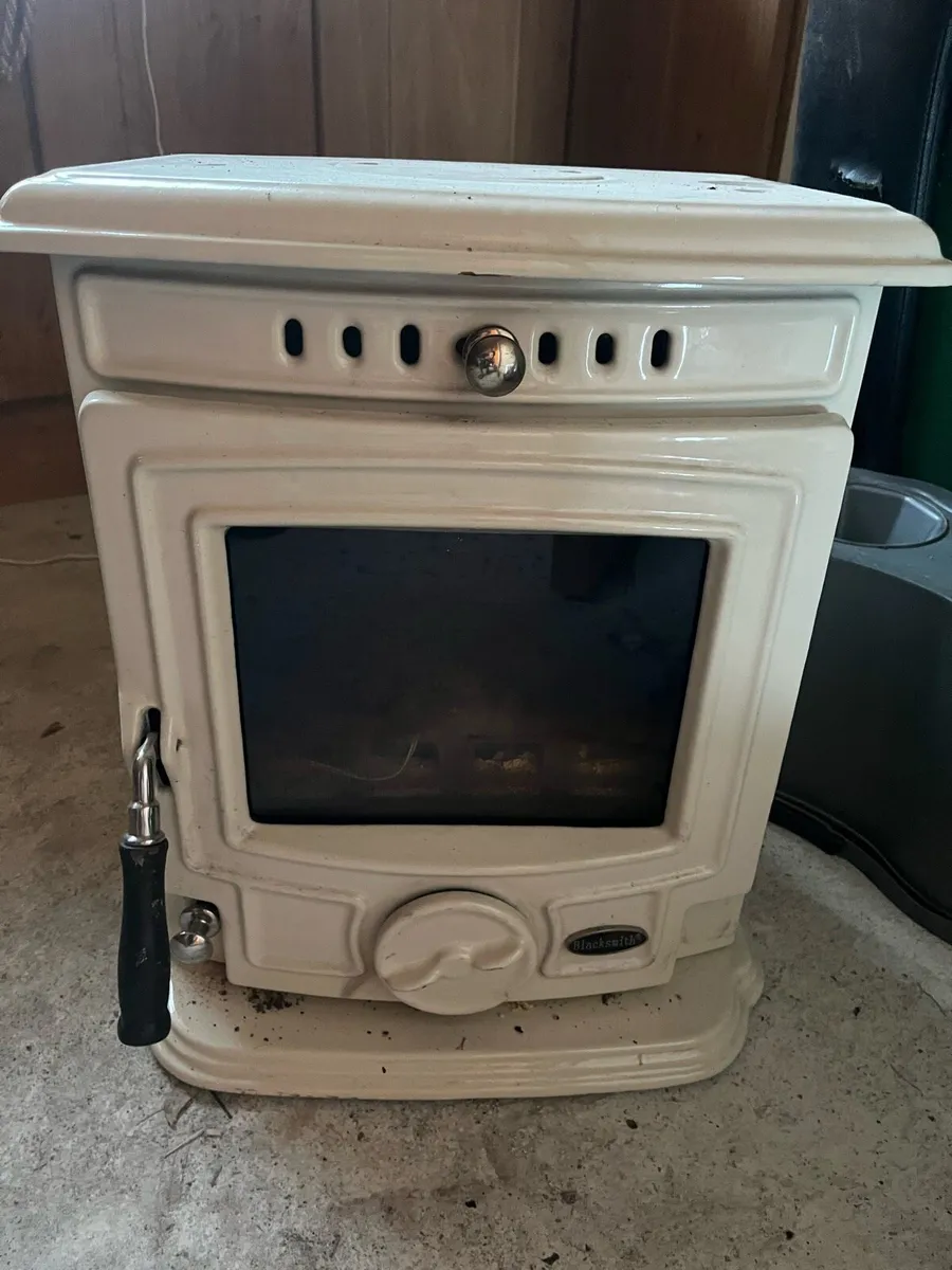Harness 401 solid fuel stove - Image 1