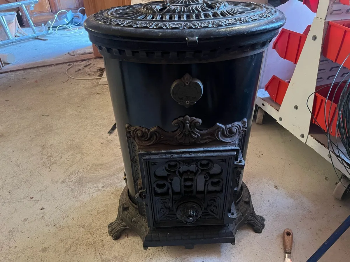 Petit Godin Ovale oil stove - Image 1