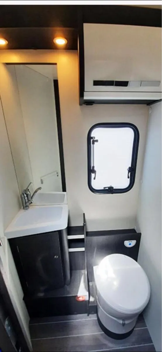 Automatic 242 Rollerteam Motorhome - Image 4