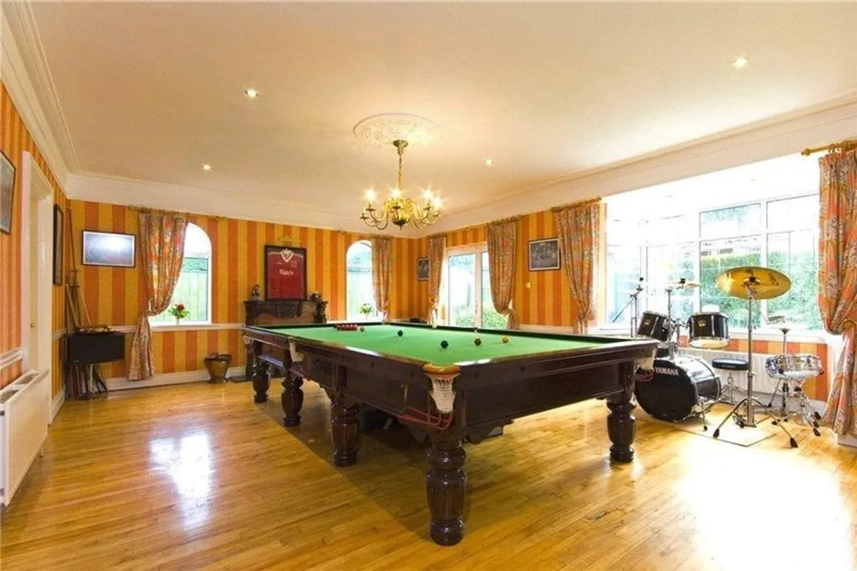 Full Size Snooker / Pool Table