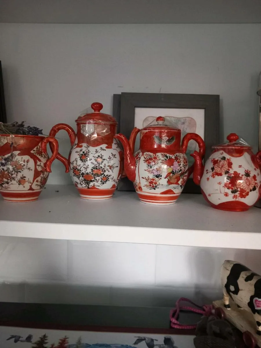 Japanese kutani porcelain tea pots - Image 1