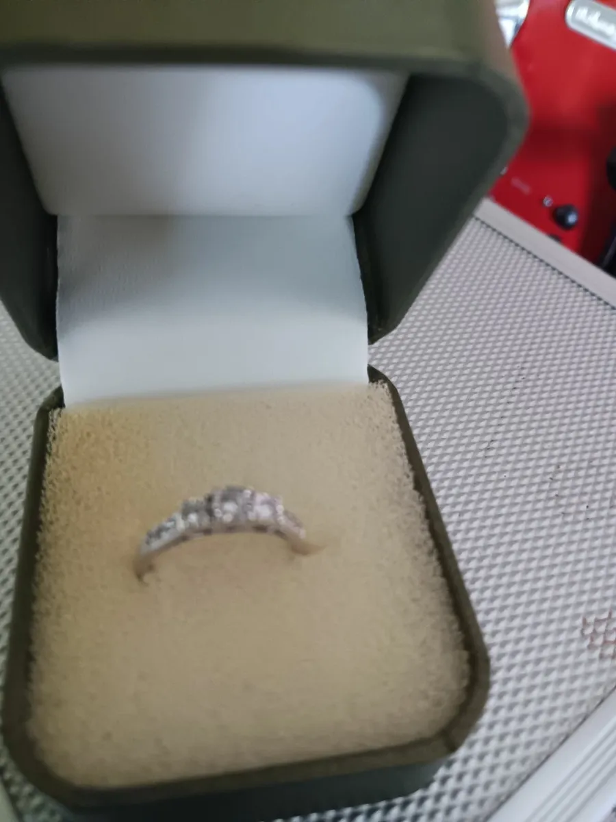 9ct white gold - Image 1