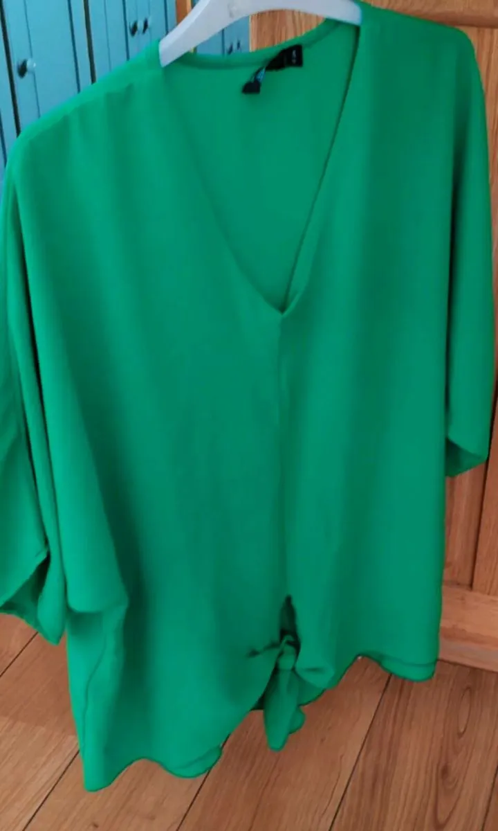 Ladies green blouse - Image 2