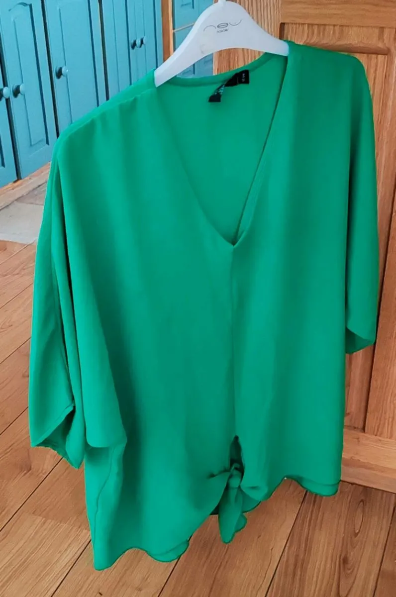 Ladies green blouse - Image 3