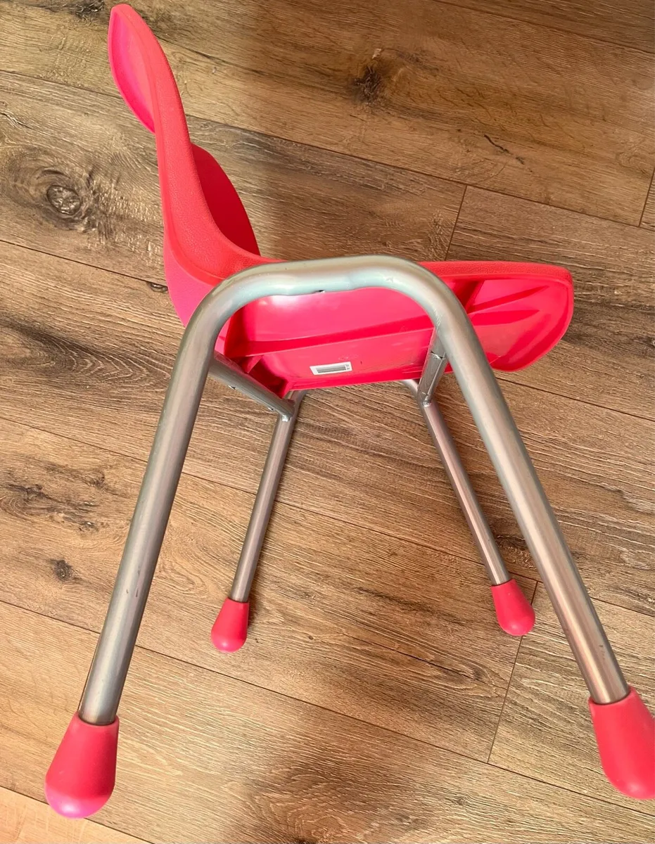 Hard plastic chair for kids - Image 3