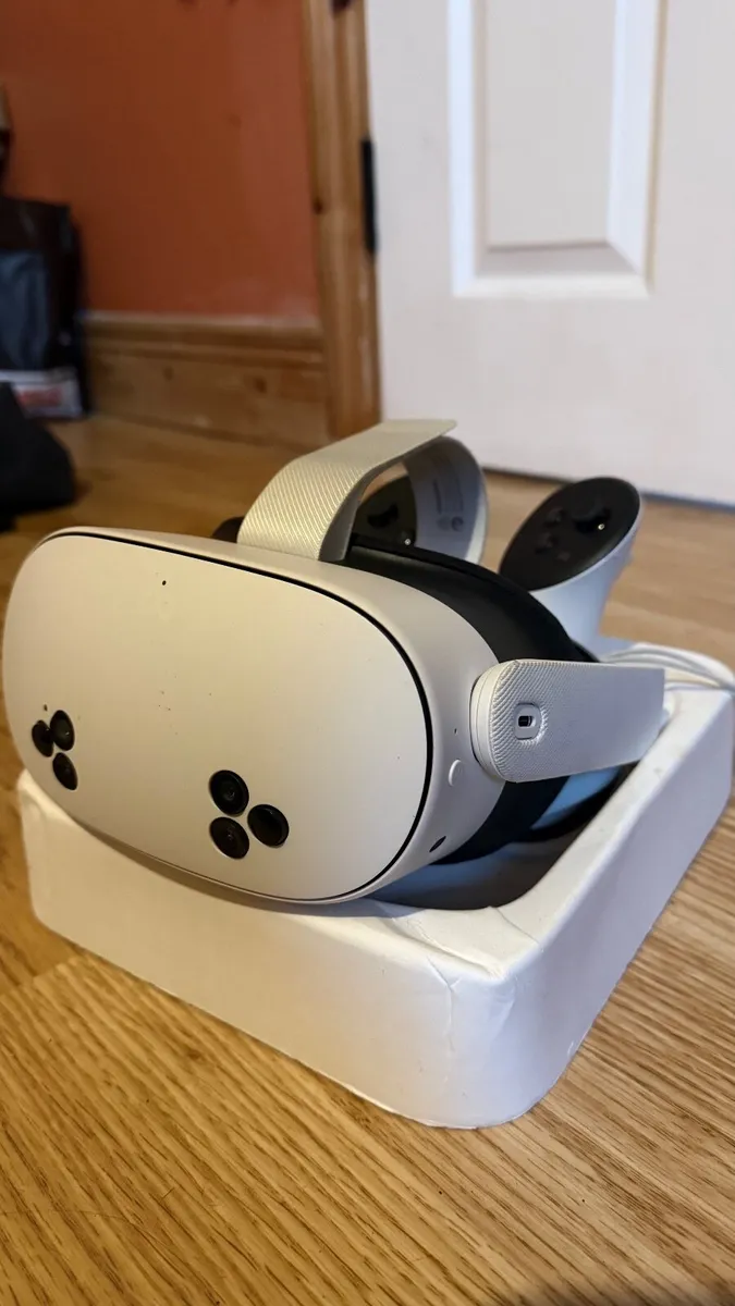 Meta Quest 3s - Image 1