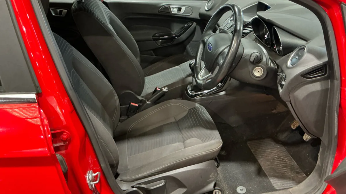 2015 Ford Fiesta 1.2 Petrol ZETEC - Image 3