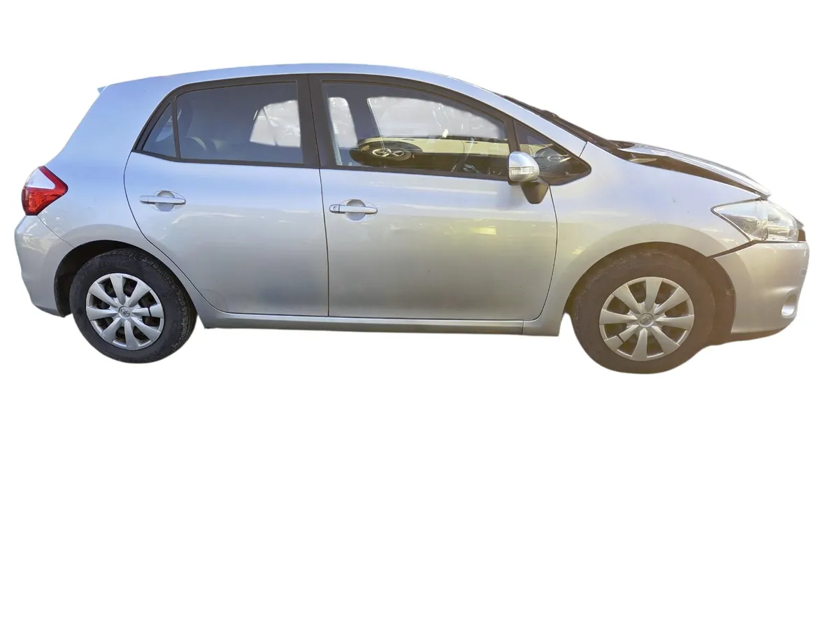 2010 TOYOTA AURIS For Breaking/Dismantling - Image 2