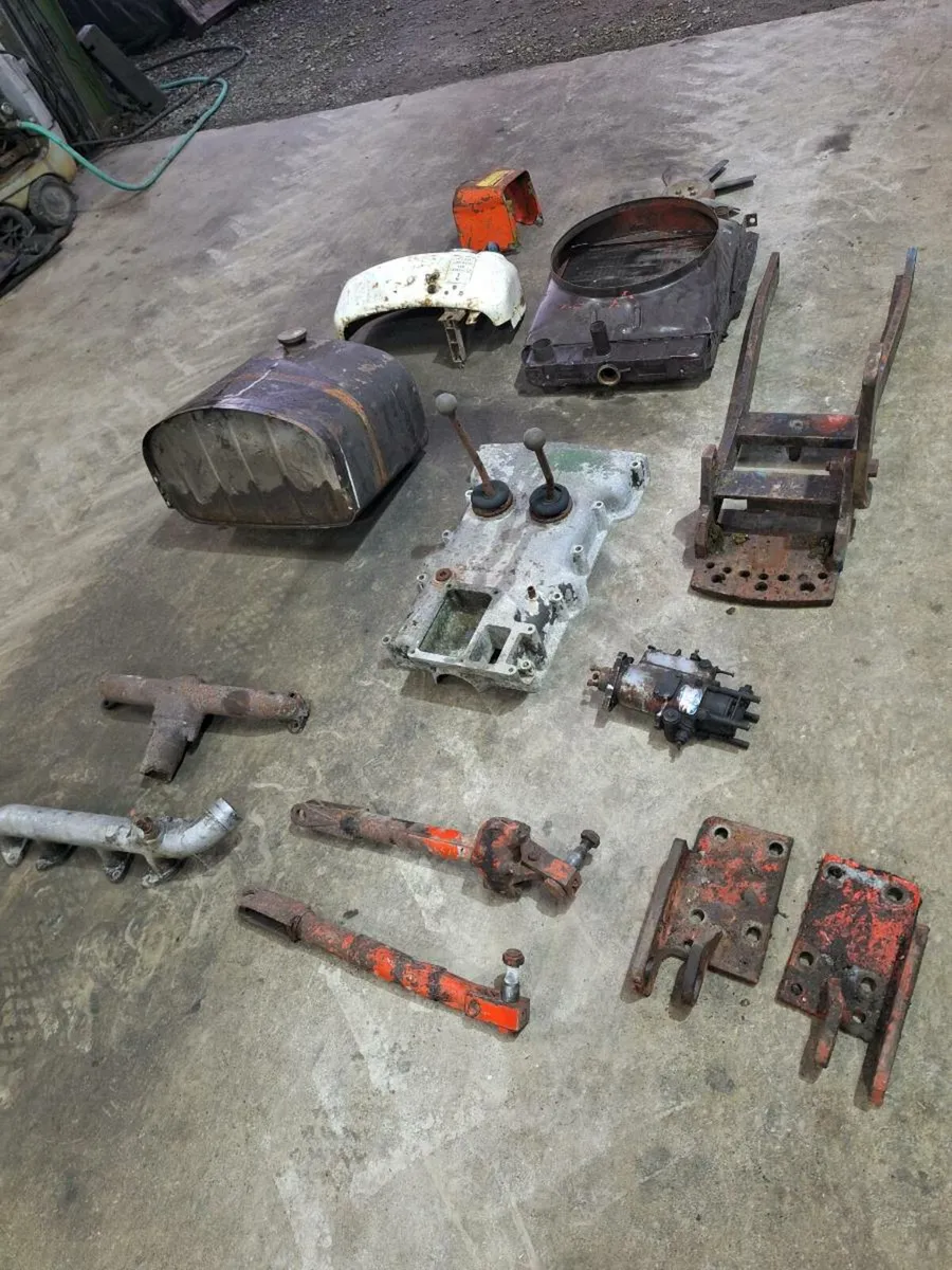 David brown parts, winscreen - Image 1