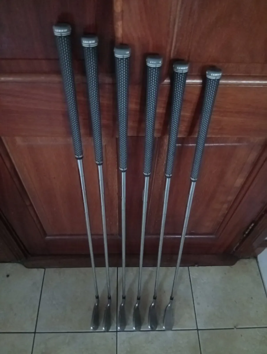 TaylorMade Sim Max Irons 5-PW Reg Flex - Image 1