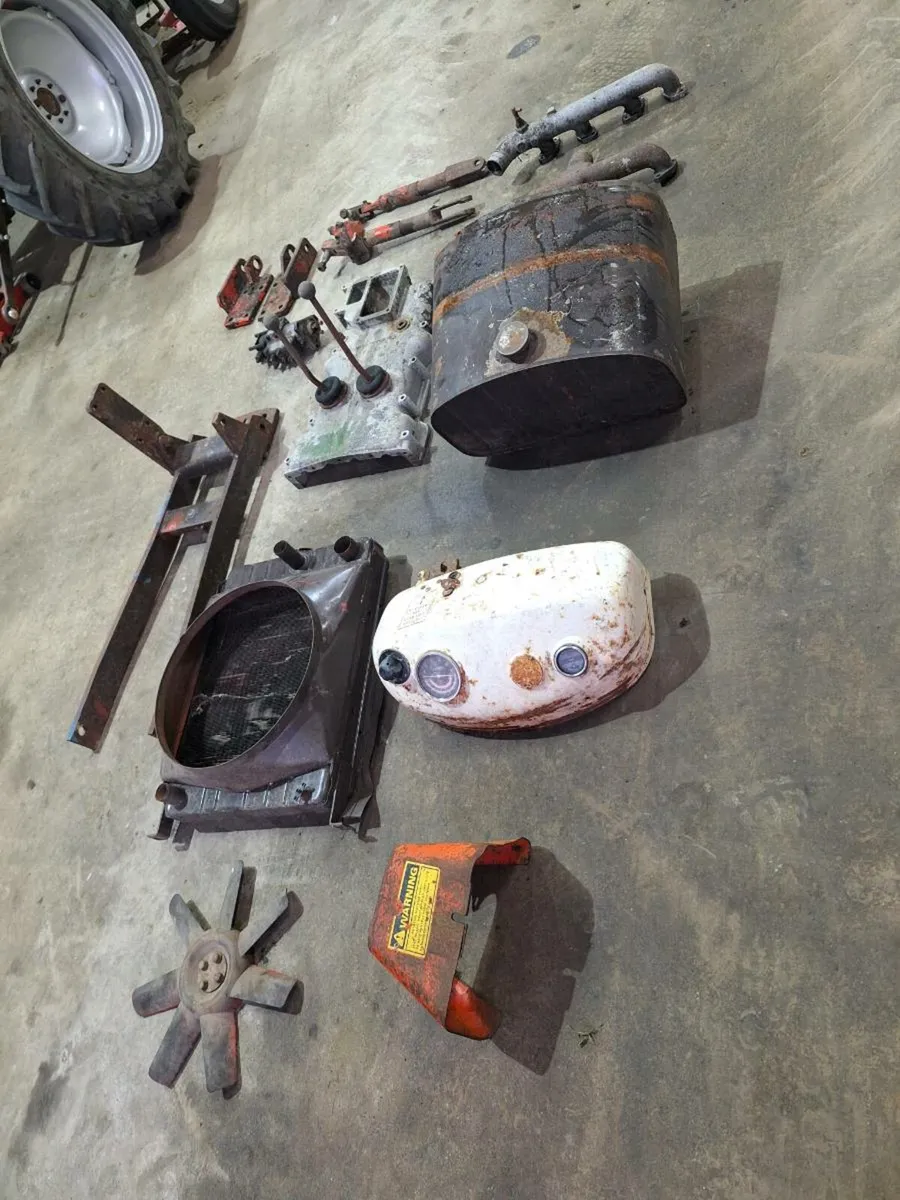 David brown parts, winscreen - Image 1