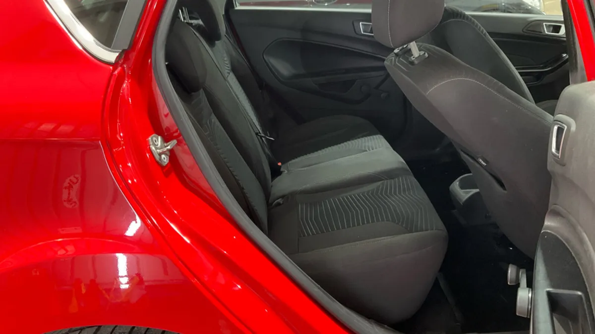 2014 Ford Fiesta 1.0 Petrol ZETEC - Image 4
