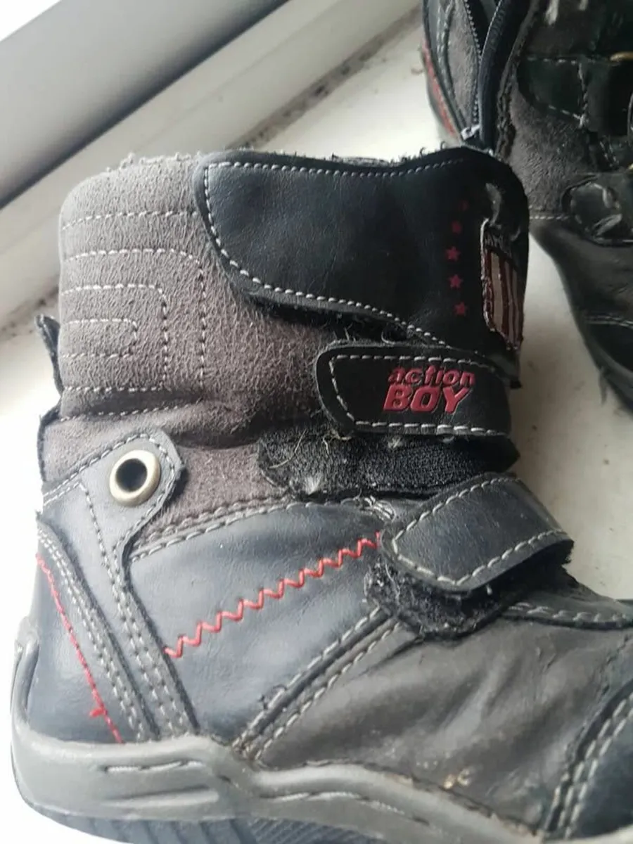 boy size 28 winter boots  leather barely used - Image 1