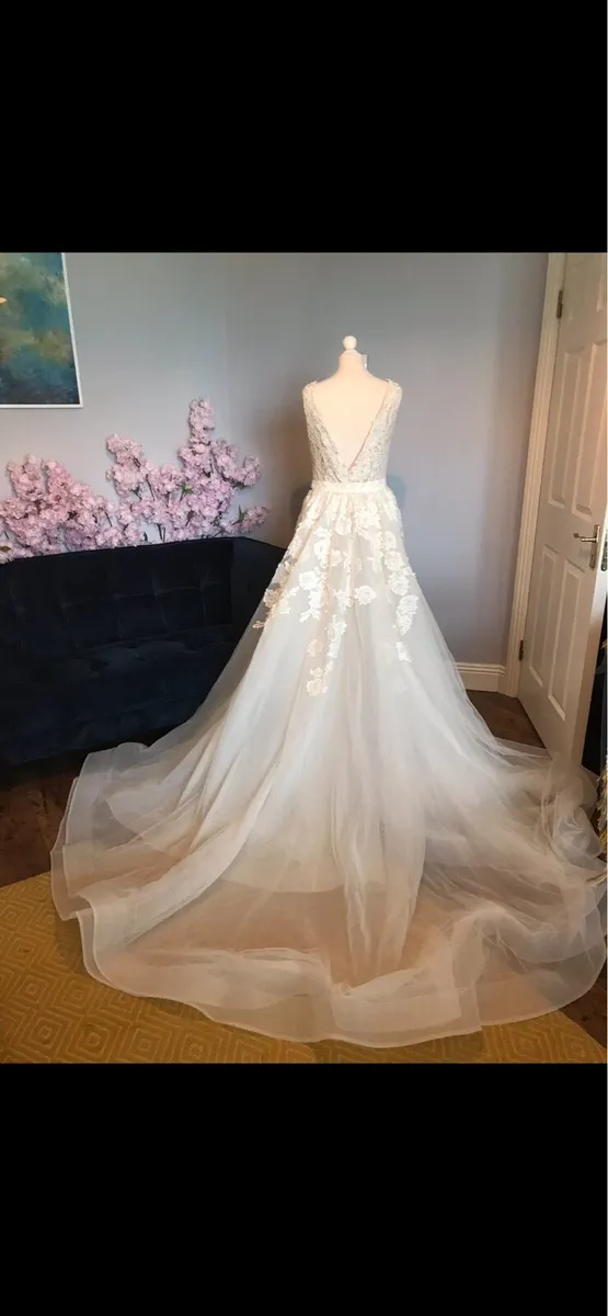 Wedding dress - Image 1