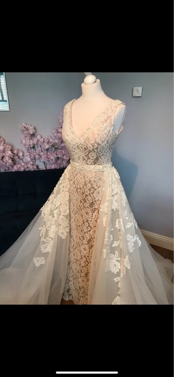 Wedding dress - Image 2