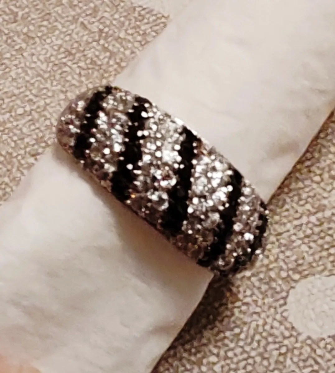 Sterling silver ring with sparkling rhinestones - Image 1