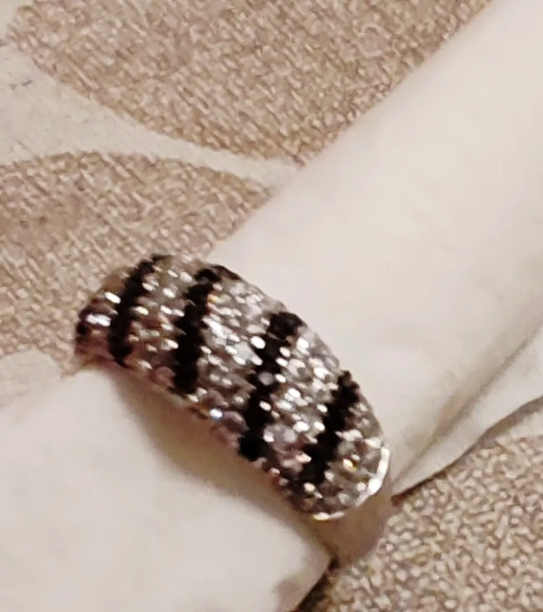 Sterling silver ring with sparkling rhinestones - Image 3