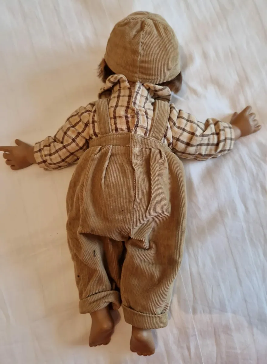 Porcelain crying boy doll - Image 3