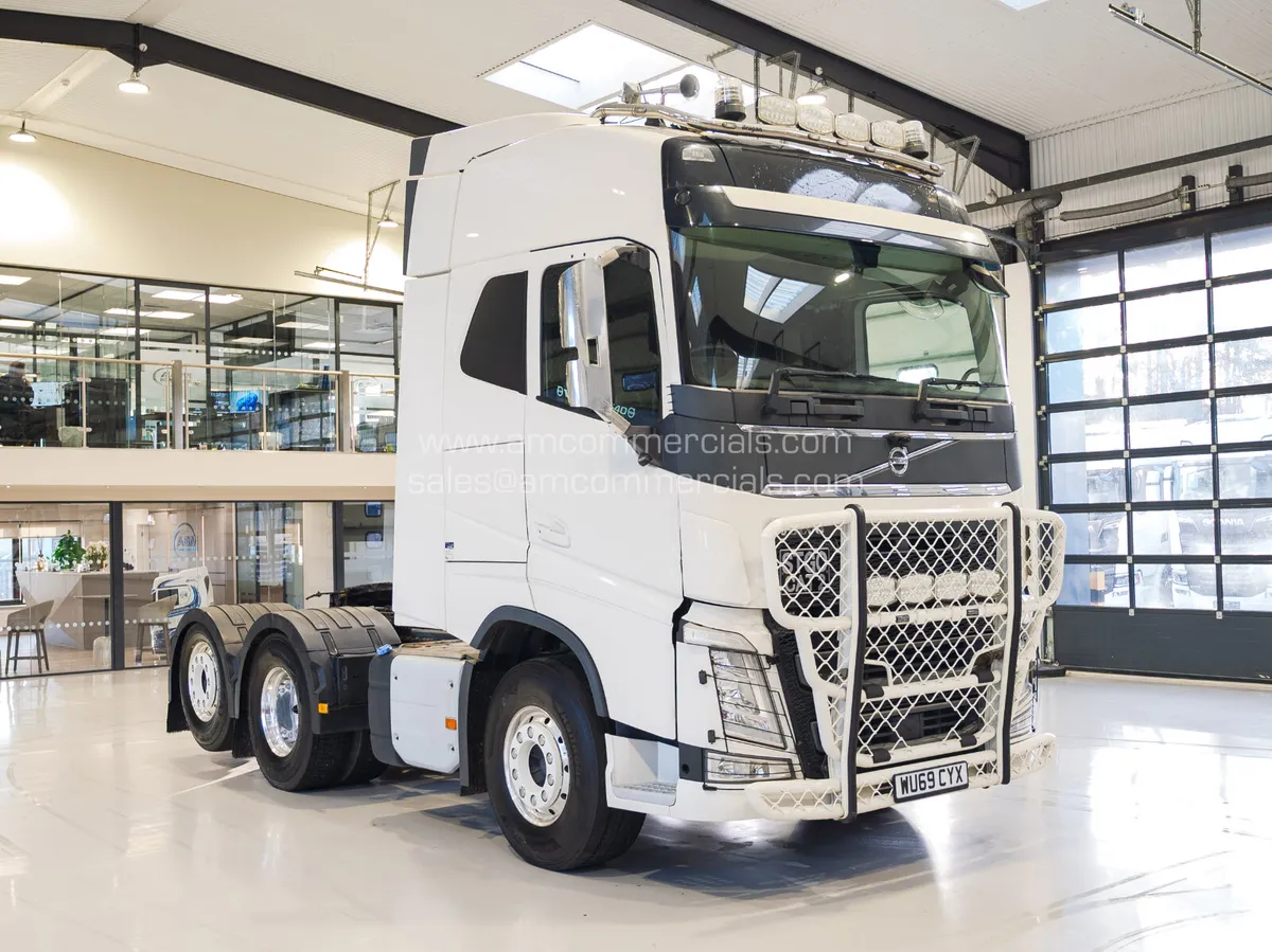 2019 (69) VOLVO FH 540 GLOBETROTTER 6X2 TAG AXLE - Image 1