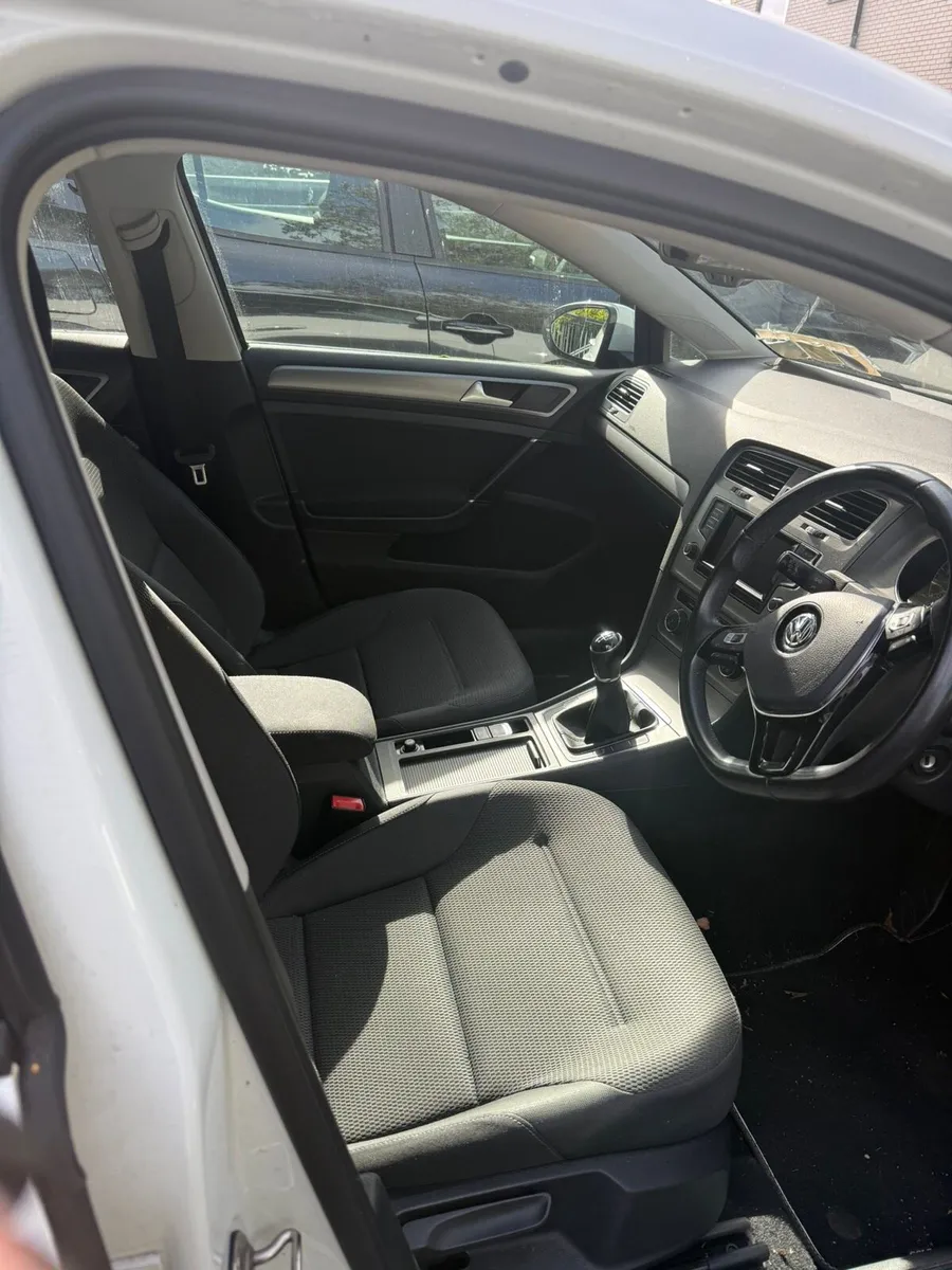 Volkswagen Golf - Image 4