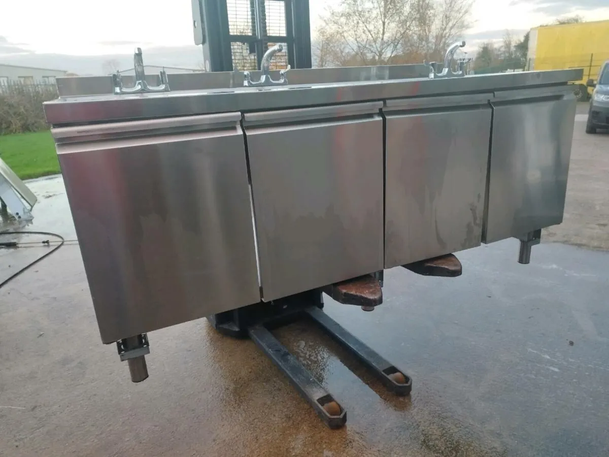 Three bowl sink - Image 1