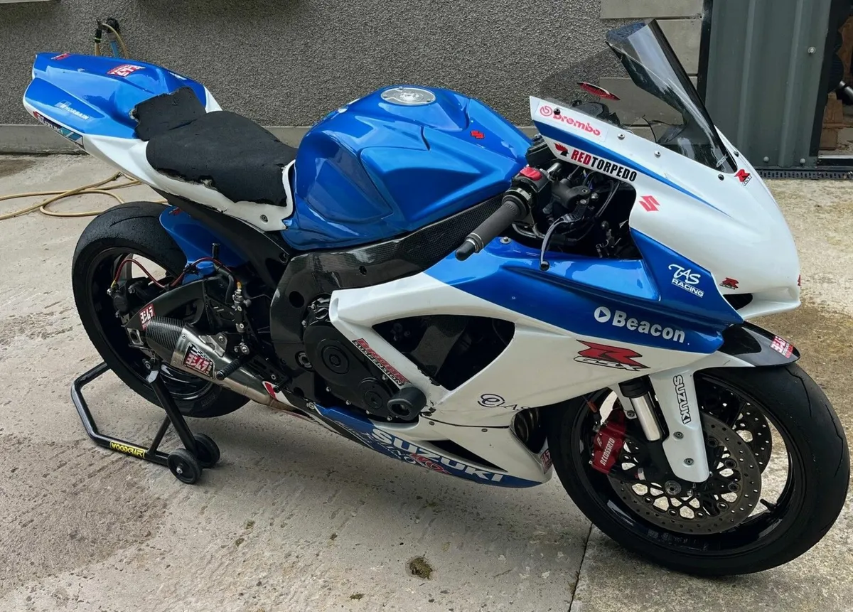 Suzuki GSXR 750 race track bike - Image 1
