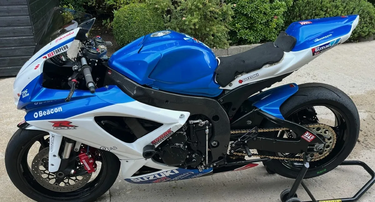 Suzuki GSXR 750 race track bike - Image 2