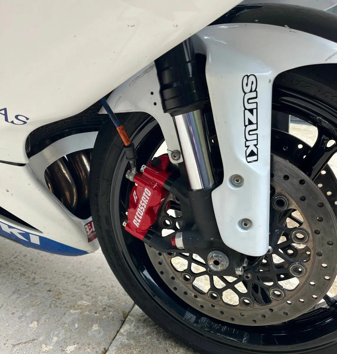 Suzuki GSXR 750 race track bike - Image 4