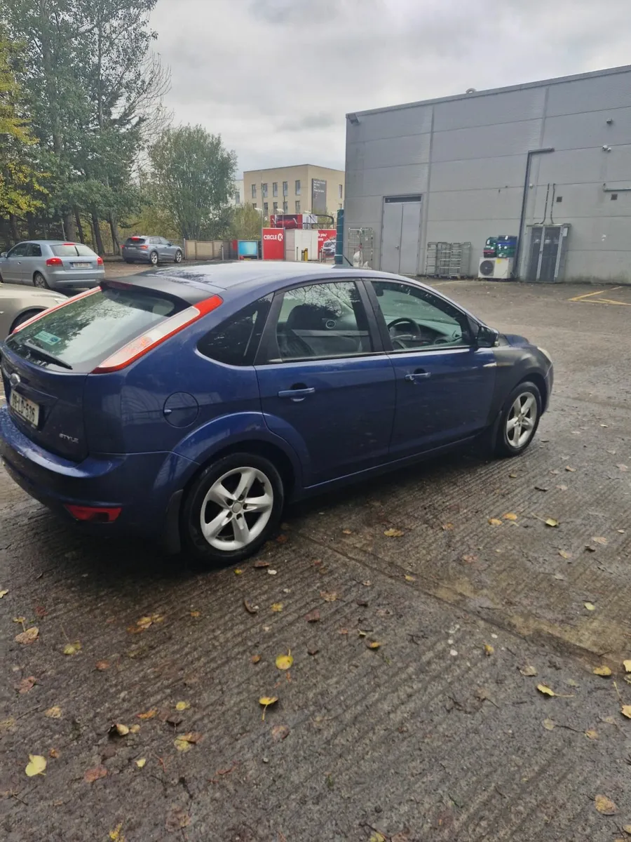 Ford Focus 2009 - Image 2