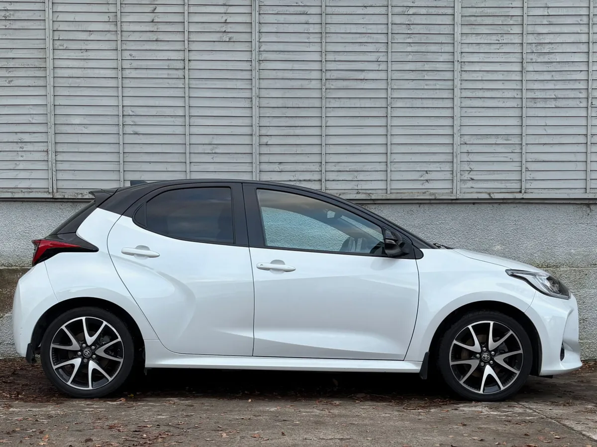 Toyota Yaris 2022 / PREMIER / HYBRID / HEAD UP - Image 2