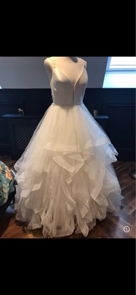 Wedding dress - Image 2
