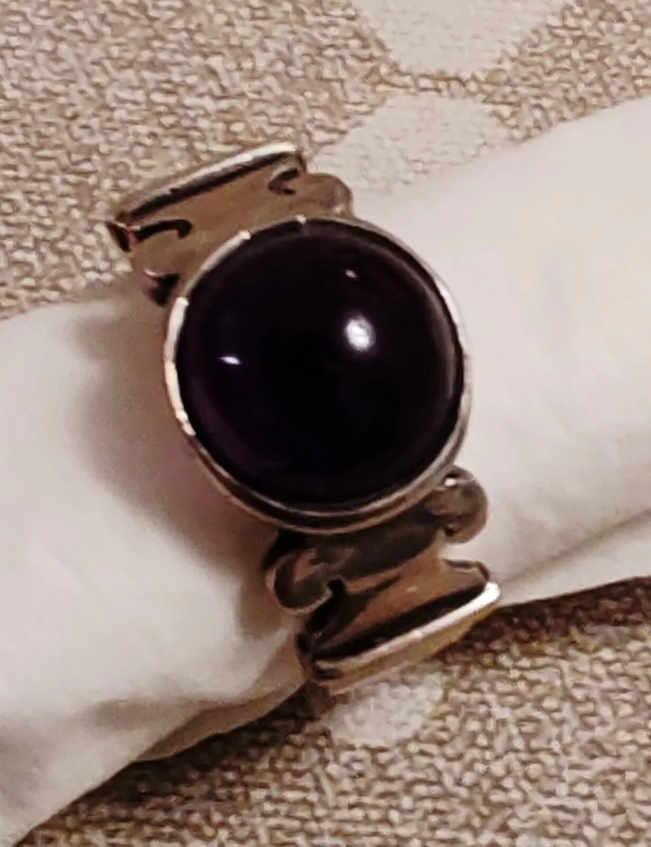 Retro sterling silver ring with purple central sto - Image 2